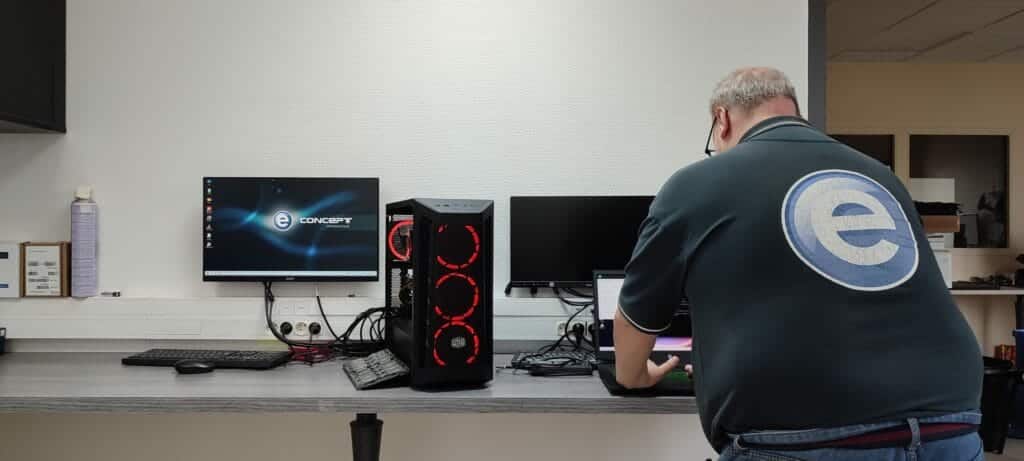 Nos experts dans notre centre de réparation
